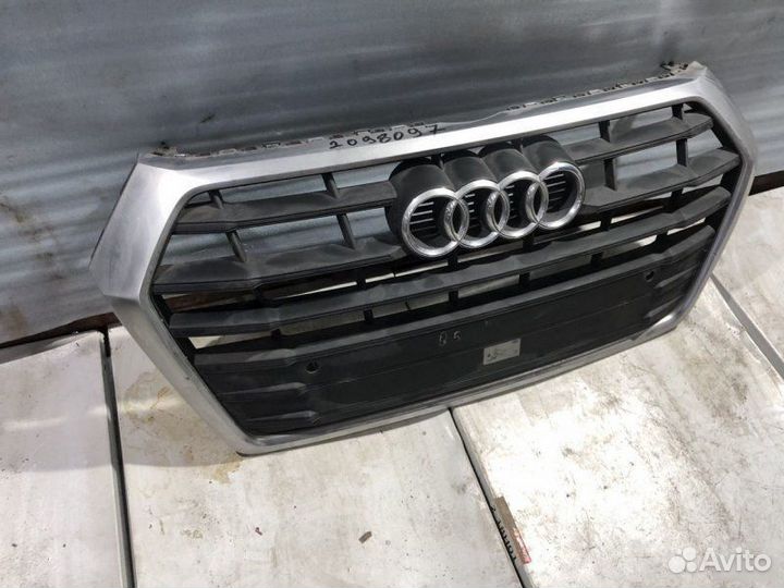 Решетка радиатора Audi Q5 8R