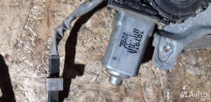 Стеклоподъемник электр. задний правый Lexus LX470