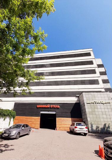 Машиноместо, > 30 м²