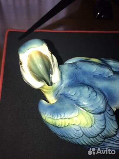 Фарфоровый попугай Ара