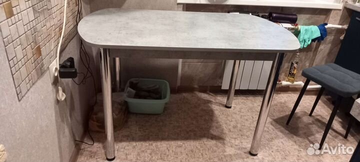 Кухонный стол