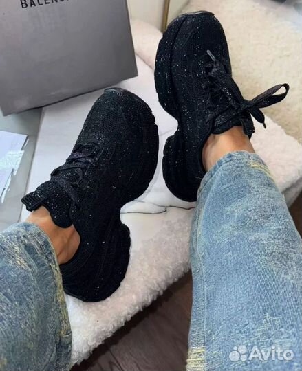 Кроссовки женские модные