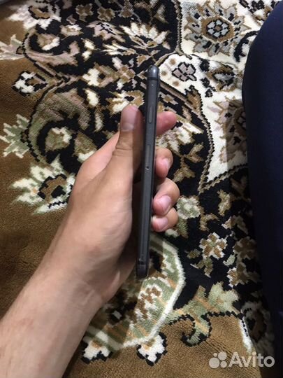 Телефон iPhone 8 64 gb