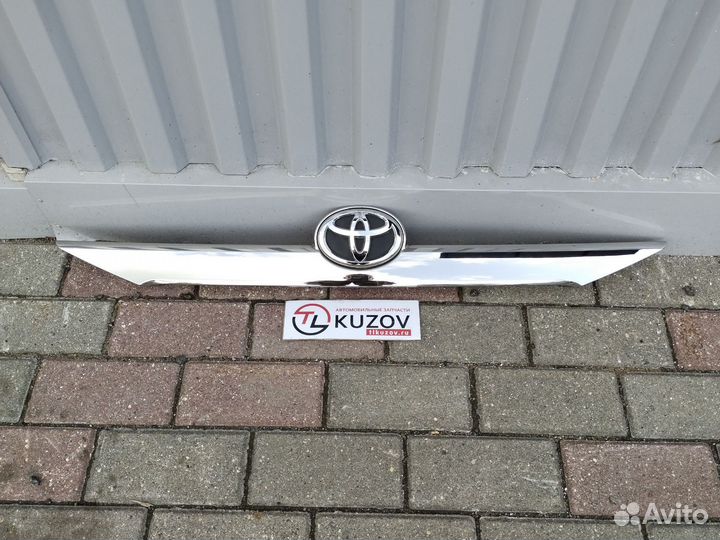 Накладка крышки багажника Toyota Camry v50