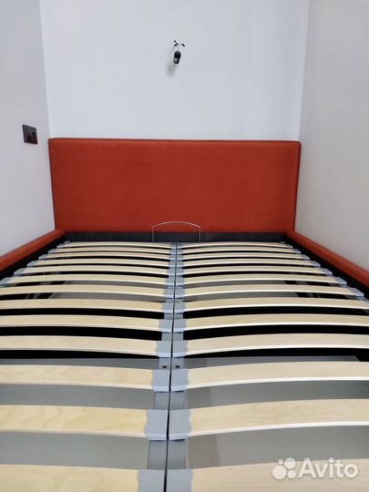 Кровать двуспальная 140 200 на высоких ножках