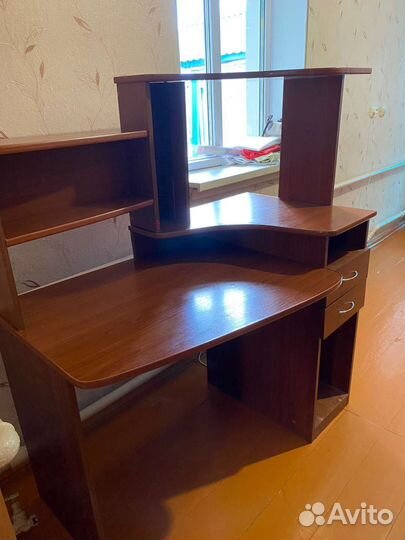 Компьютерный стол