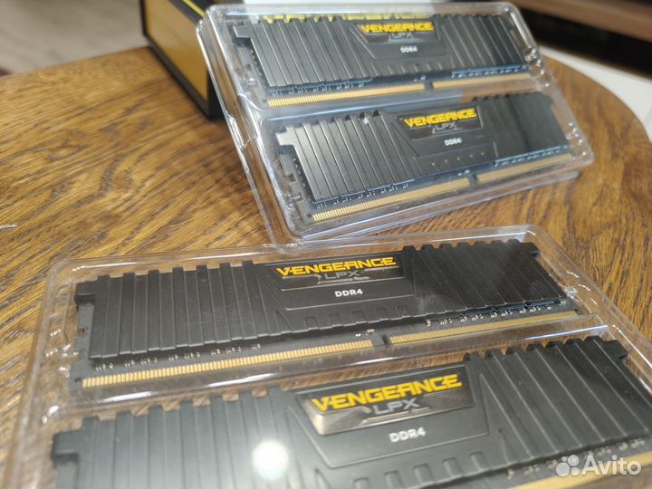 Оперативная память Corsair Vengeance LPX 32GB DDR4