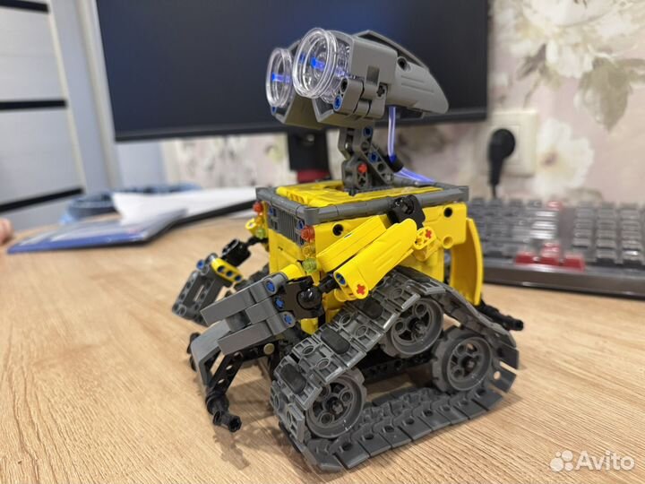 Робот Валли lego