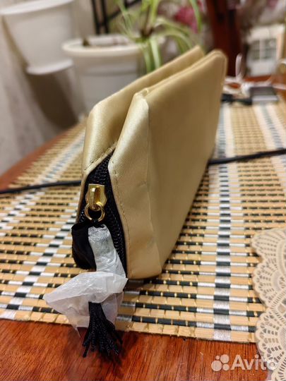 Косметички Avon