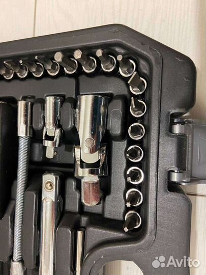 Набор инструментов для автомобиля 82