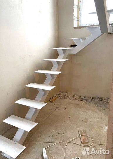 Лестница забежная под ключ