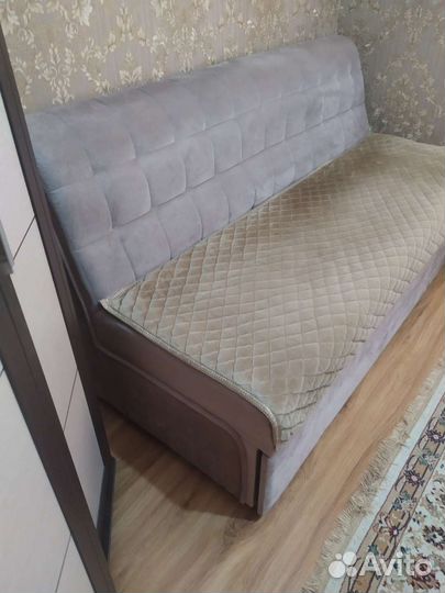 Диван
