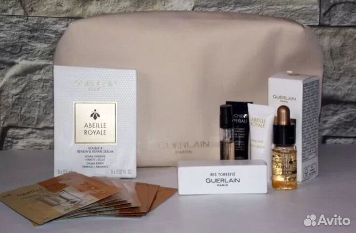 Набор косметики Guerlain в косметичках и крем