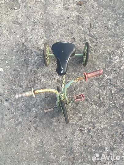 Трехколесный велосипед