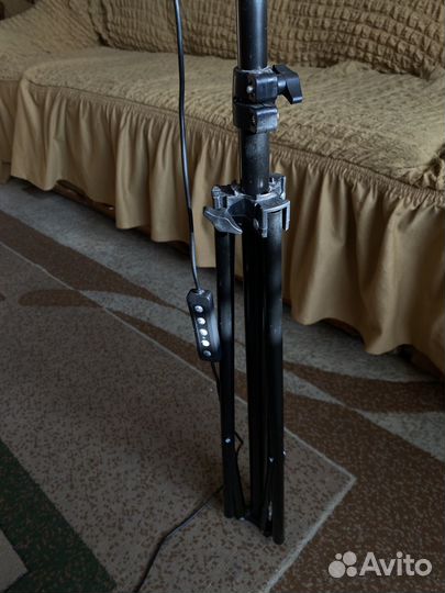 Кольцева лампа со штативом