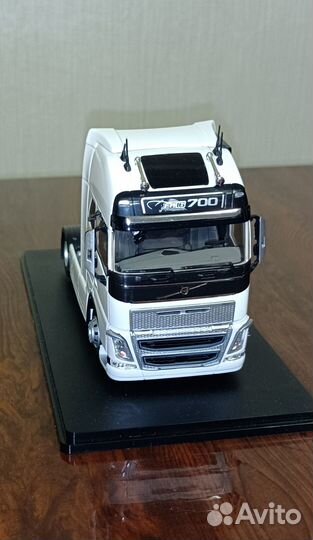Volvo FH16 700 Globetrotter XL. Eligor 1/43