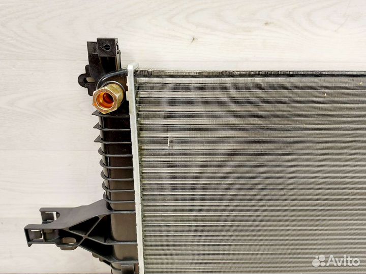 Радиатор охлаждения Volvo S60. 2000-2009