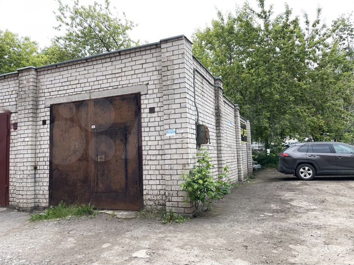 Гараж, > 30 м²