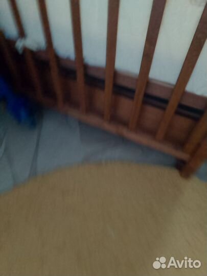 Детская кроватка с продольным маятником