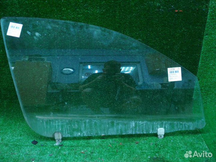 Стекло двери переднее правое Citroen C-Crosser 2.4