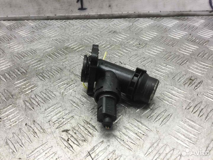 Штуцер Volkswagen Golf 06f121131a Axw