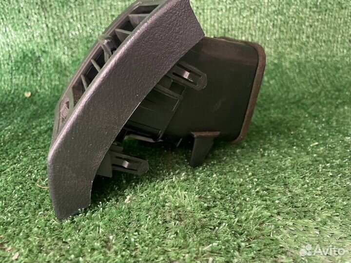 Дефлектор правый Toyota Corolla (E150)