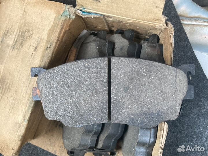 Колодки тормозные передние на мазду 626