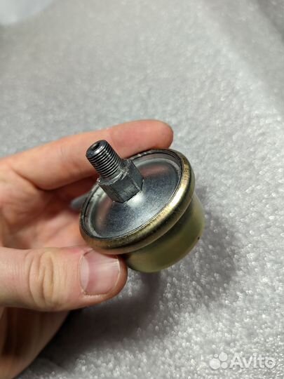 Датчик давления масла Mitsubishi MD092660