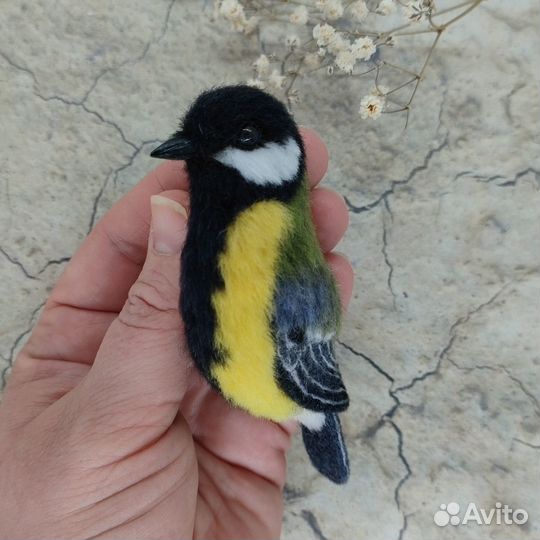Брошь синица из шерсти