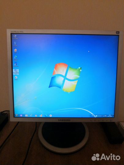 Мини пк Asus eeBox PC EB1033 с монитором Samsung