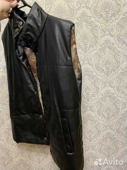 Пальто женско и куртка зимняя, жилетка,дождивик