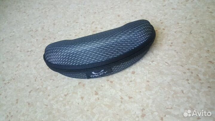 Очки солнцезащитные