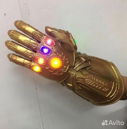 Перчатка Таноса