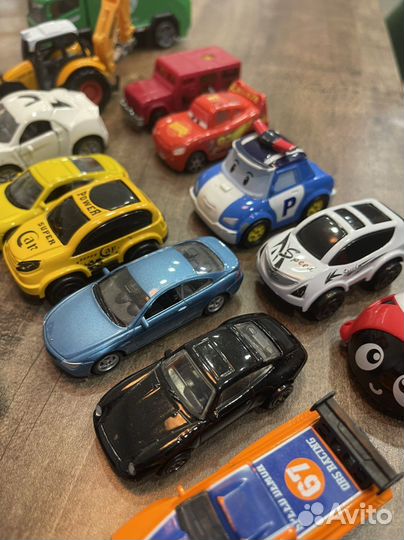 Машинки 22 штуки (все отлично ездят)