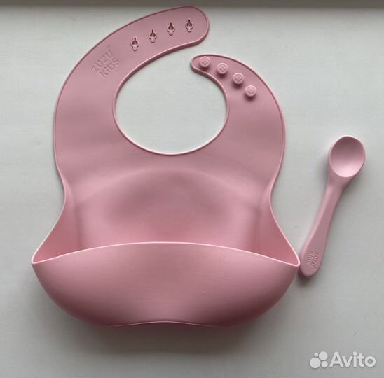 Новый силиконовый нагрудник и ложечка