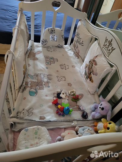 Детская кроватка с маятником