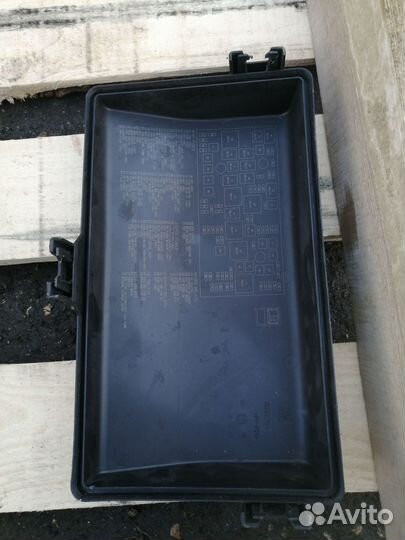 Крышка блока предохранителей Chevrolet Cruze