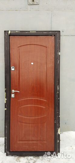 Металлическая дверь