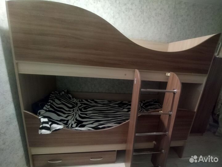 Двухъярусная кровать со шкафом