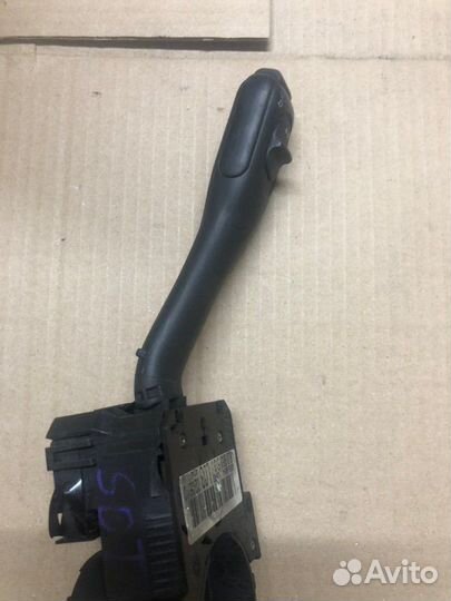 Подрулевой переключатель поворотников Skoda