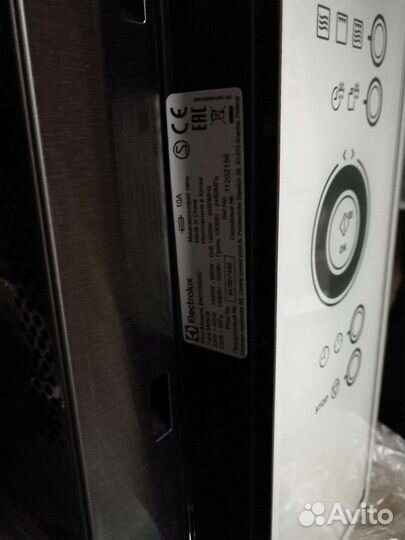 Свч печь встраиваемая Electrolux EMT 25203 с