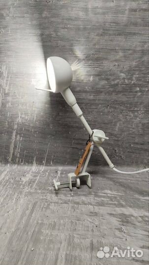 Настольная лампа