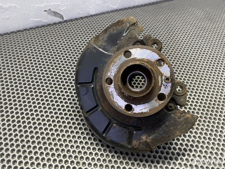 Кулак поворотный правый Volkswagen Polo 5