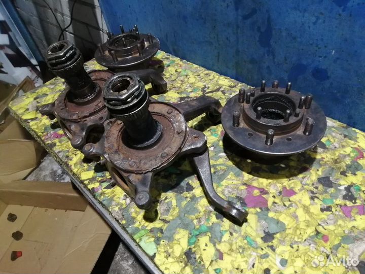 Кулак поворотный передний Toyota Hilux Surf 130