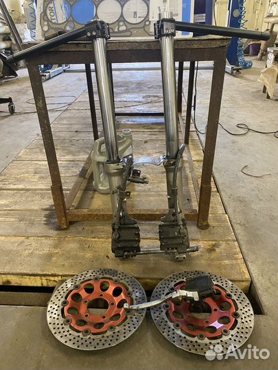 Вилка от Сузуки без траверс диаметр пера 41