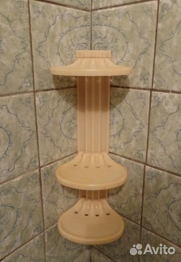 Полка угловая настенная для ванной /кухни. Пластик