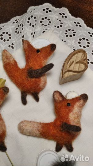 Брошка - брелок Лис валяная