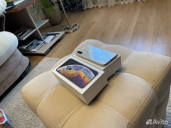 iPhone Xs, 64 ГБ