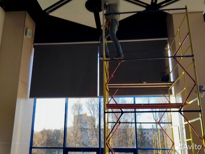 Рулонные шторы с установкой без сверления