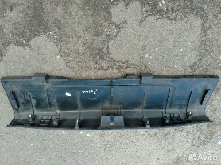 Обшивка задней панели Renault Fluence